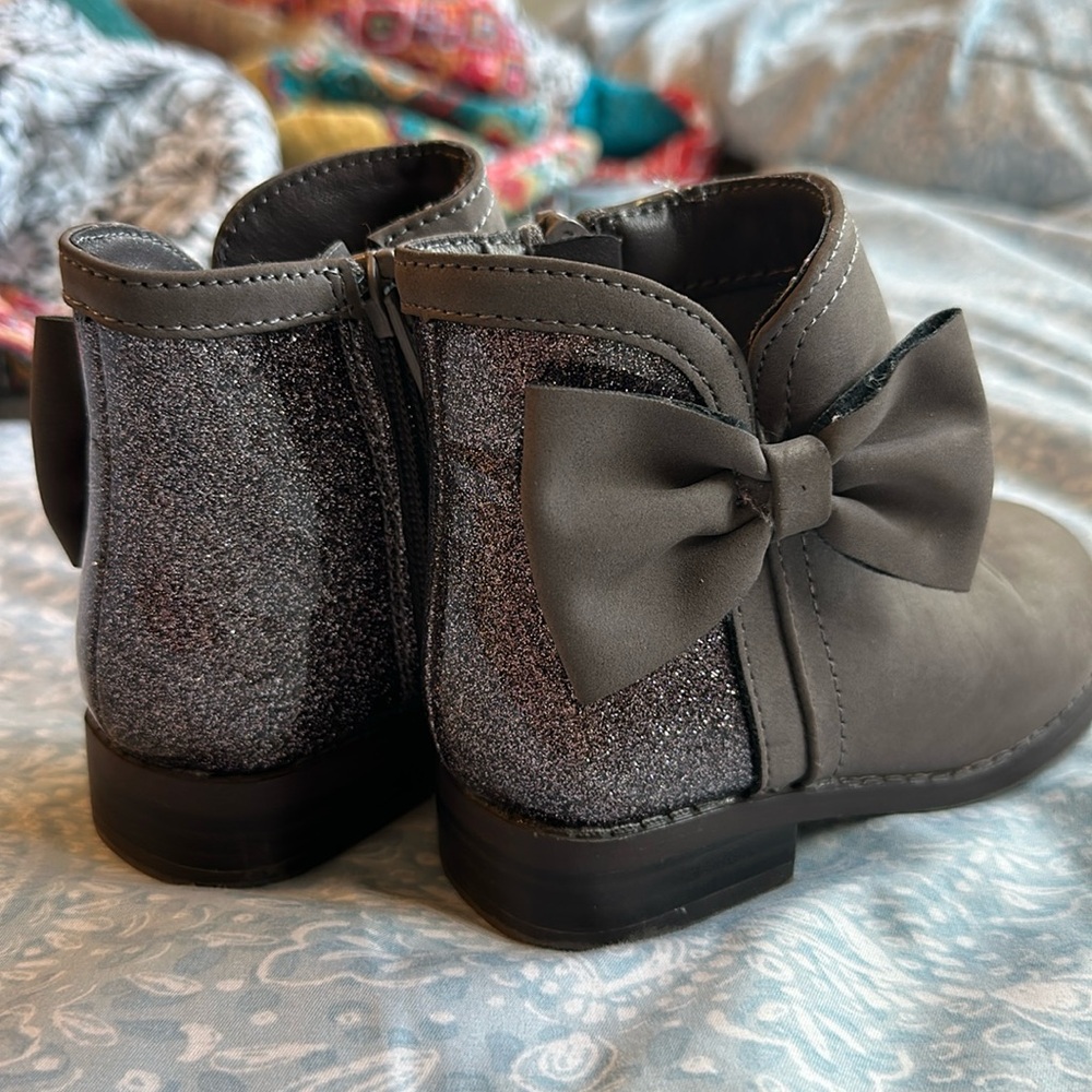 Girl's gray boots w/ sparkly heels, toddler size 8